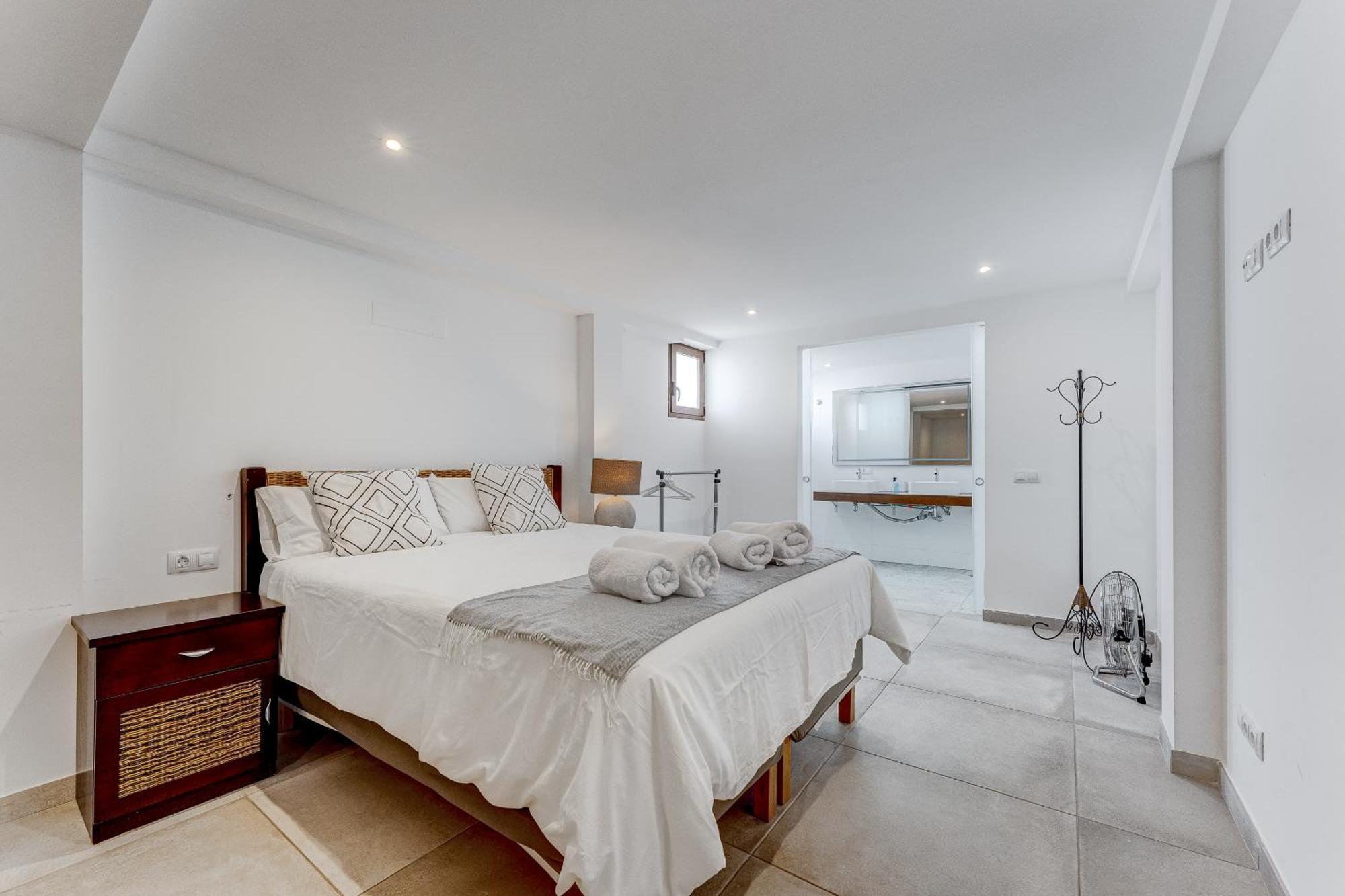 Fabulous Contemporary 5 Bedroom Villa With Private Heated Pool, Sleeps Max 13 Callao Salvaje Kültér fotó