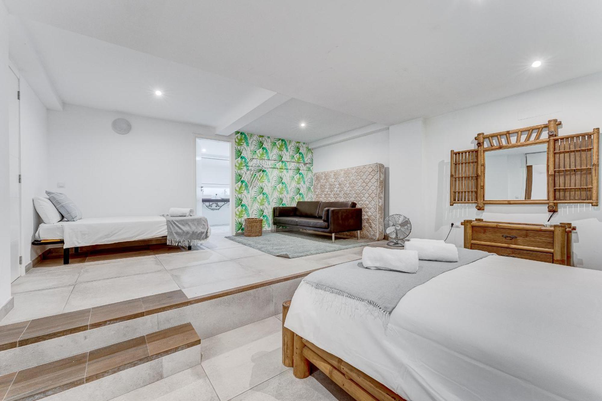 Fabulous Contemporary 5 Bedroom Villa With Private Heated Pool, Sleeps Max 13 Callao Salvaje Kültér fotó