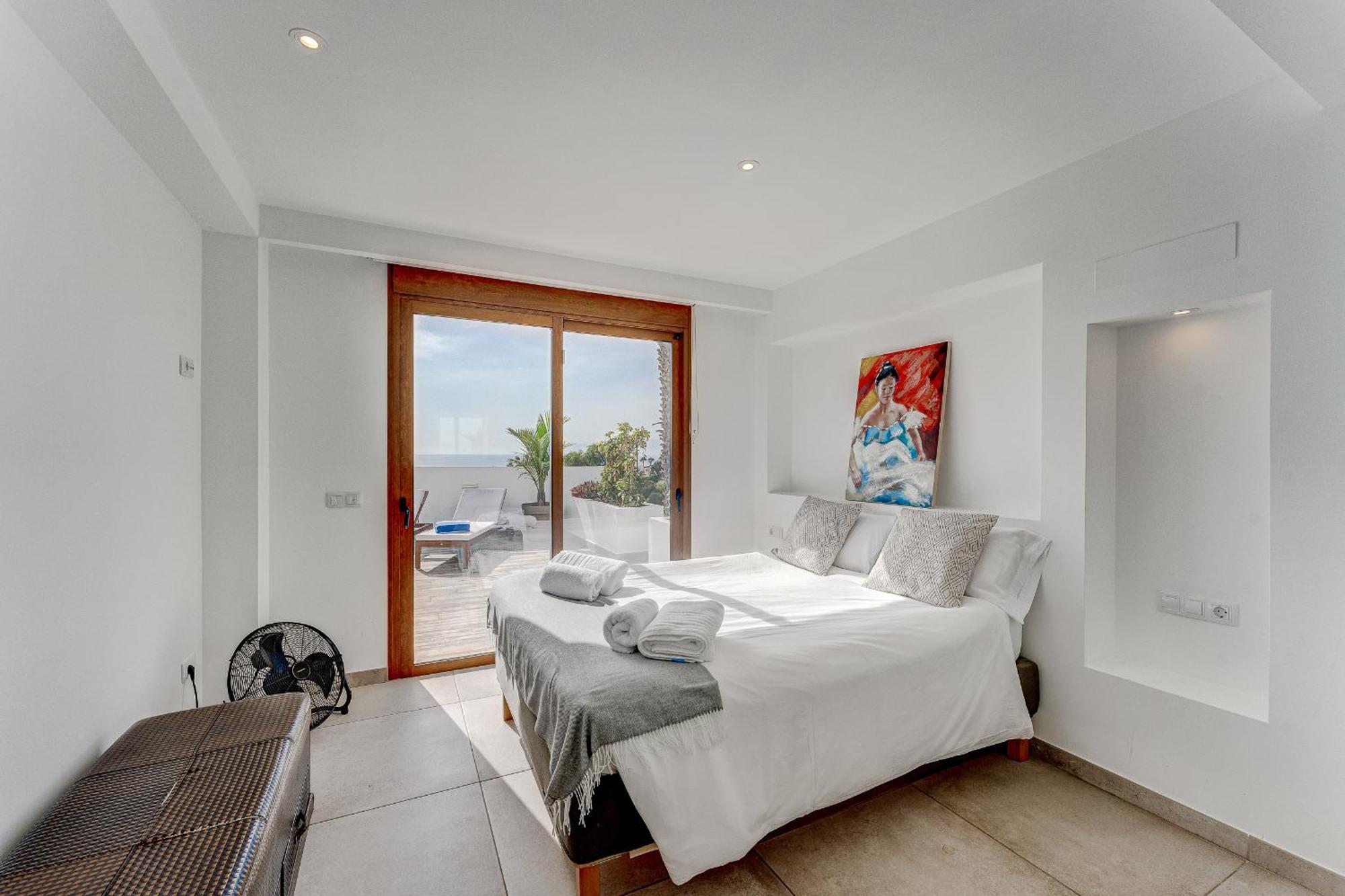 Fabulous Contemporary 5 Bedroom Villa With Private Heated Pool, Sleeps Max 13 Callao Salvaje Kültér fotó