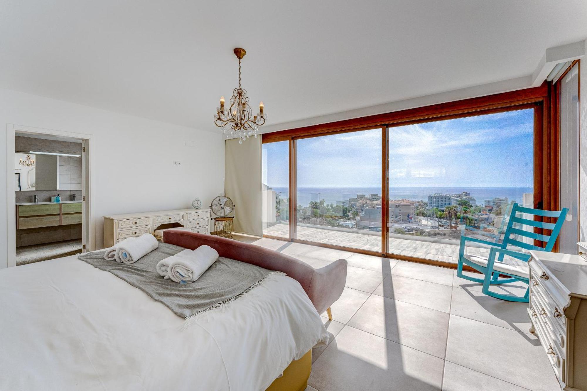 Fabulous Contemporary 5 Bedroom Villa With Private Heated Pool, Sleeps Max 13 Callao Salvaje Kültér fotó