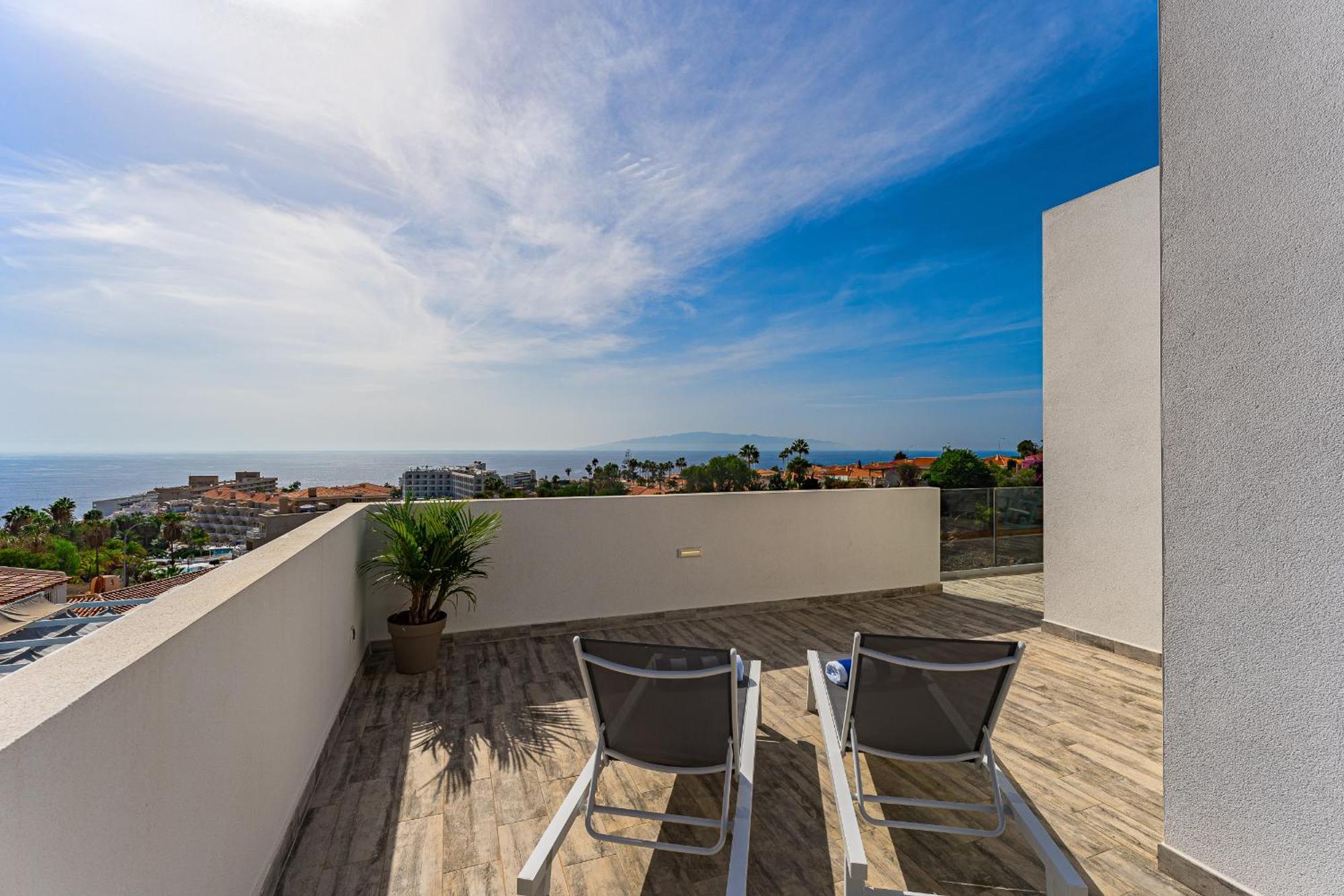 Fabulous Contemporary 5 Bedroom Villa With Private Heated Pool, Sleeps Max 13 Callao Salvaje Kültér fotó