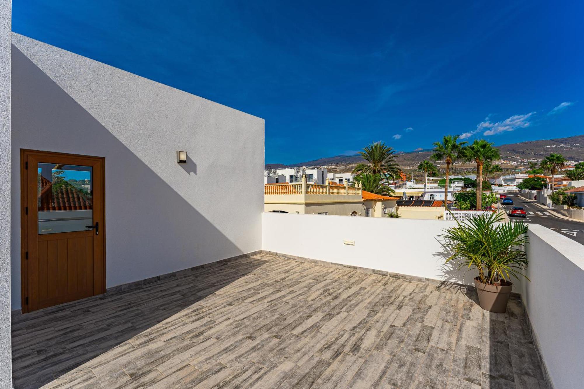 Fabulous Contemporary 5 Bedroom Villa With Private Heated Pool, Sleeps Max 13 Callao Salvaje Kültér fotó
