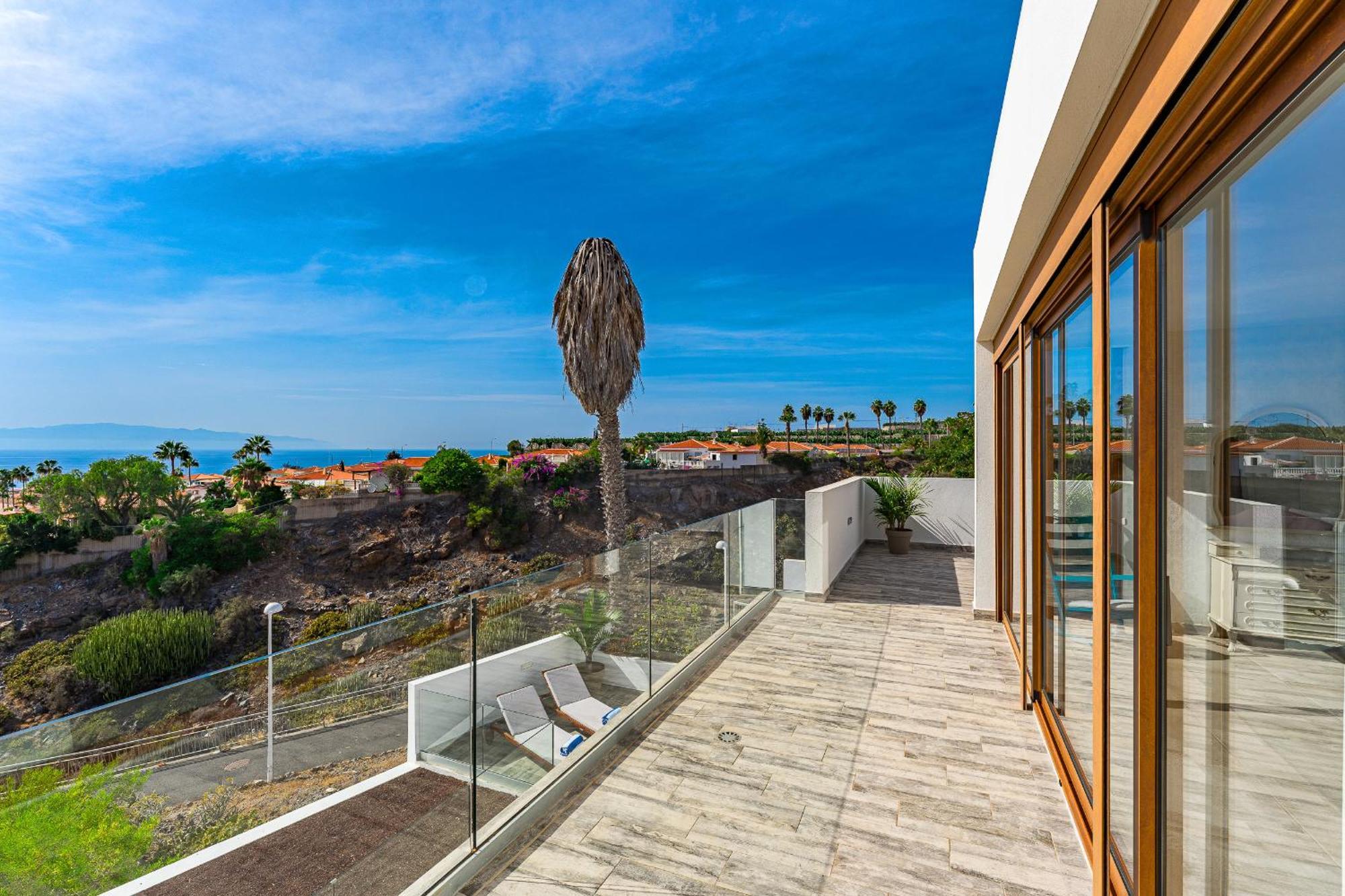 Fabulous Contemporary 5 Bedroom Villa With Private Heated Pool, Sleeps Max 13 Callao Salvaje Kültér fotó