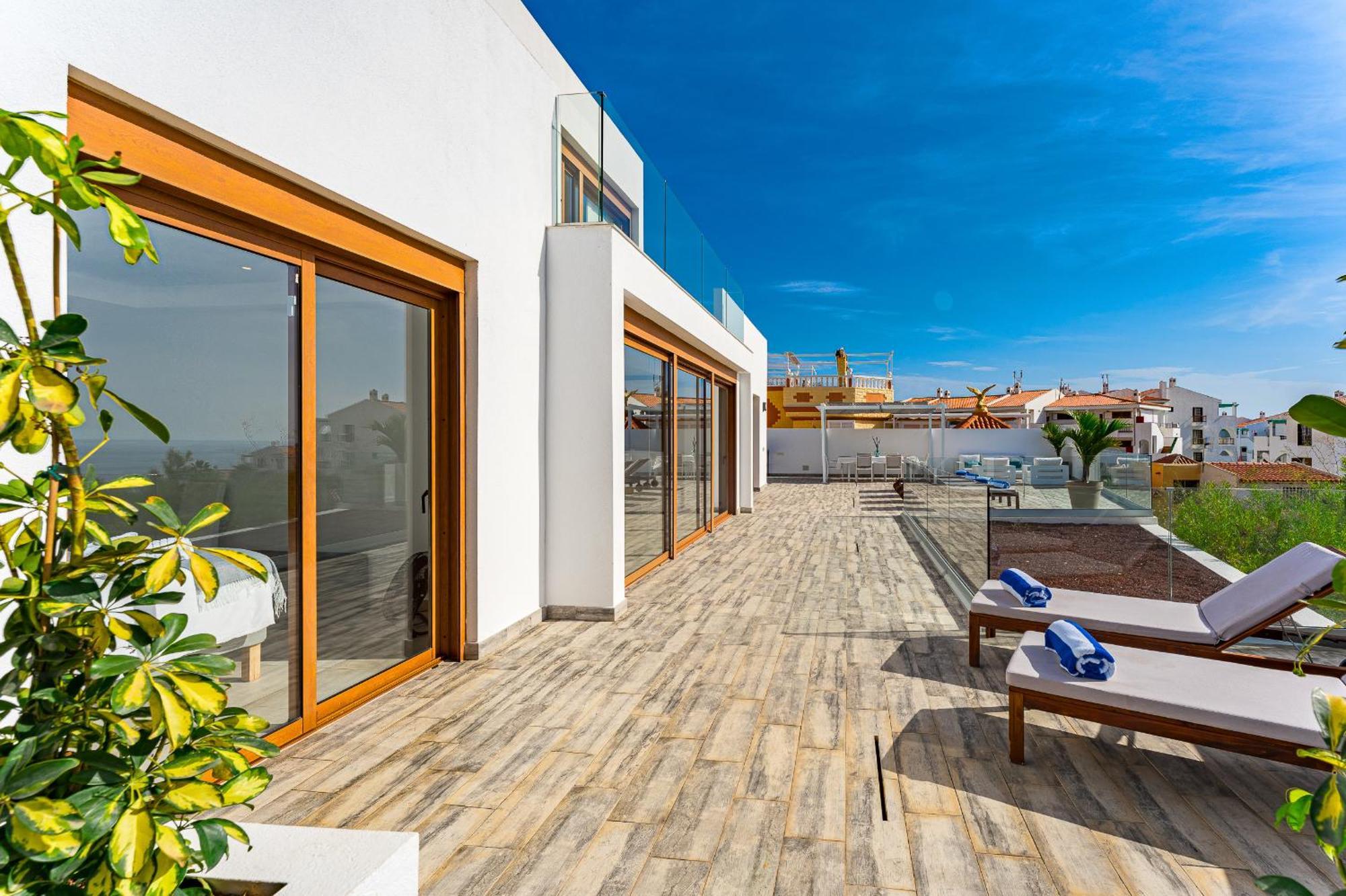 Fabulous Contemporary 5 Bedroom Villa With Private Heated Pool, Sleeps Max 13 Callao Salvaje Kültér fotó