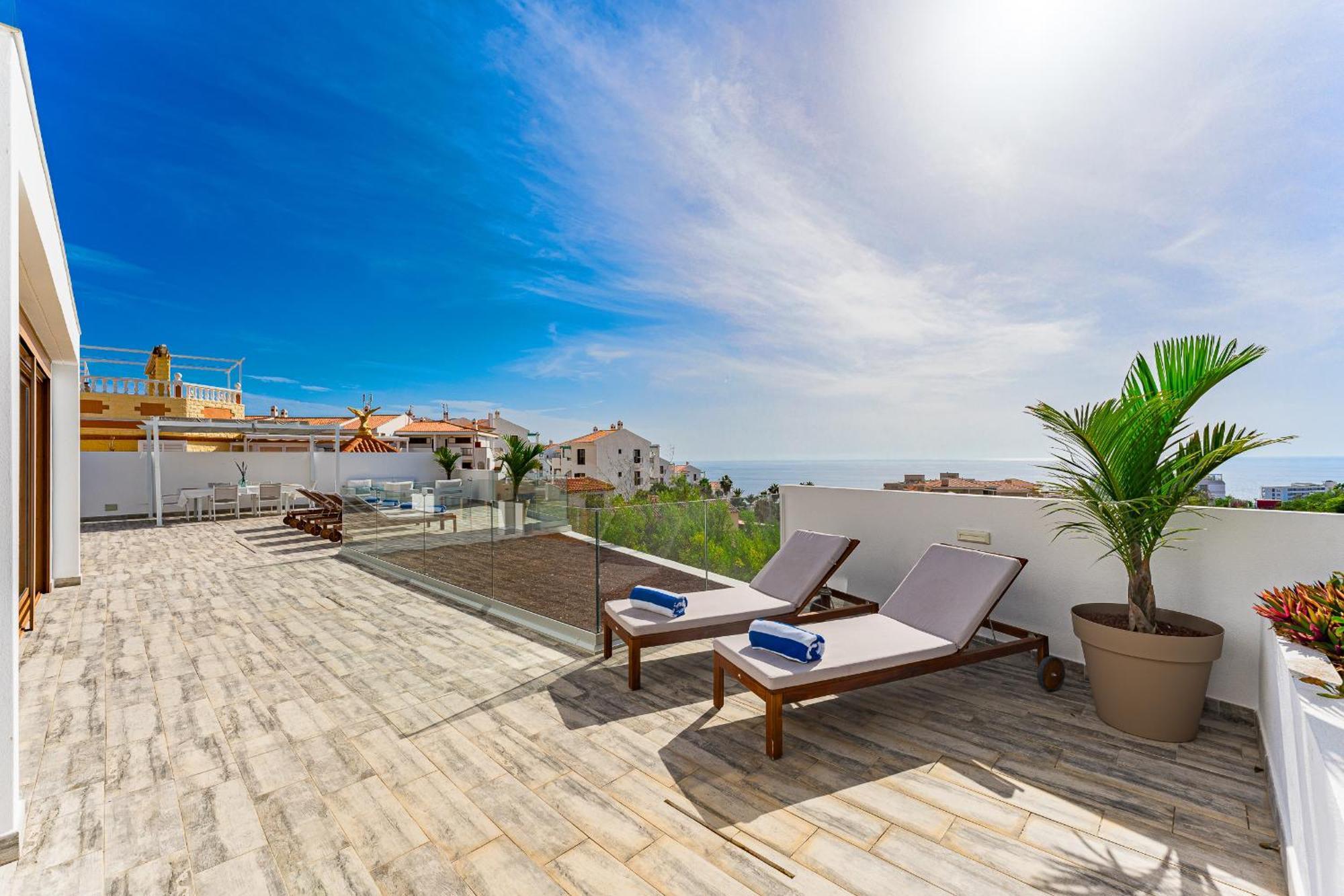 Fabulous Contemporary 5 Bedroom Villa With Private Heated Pool, Sleeps Max 13 Callao Salvaje Kültér fotó