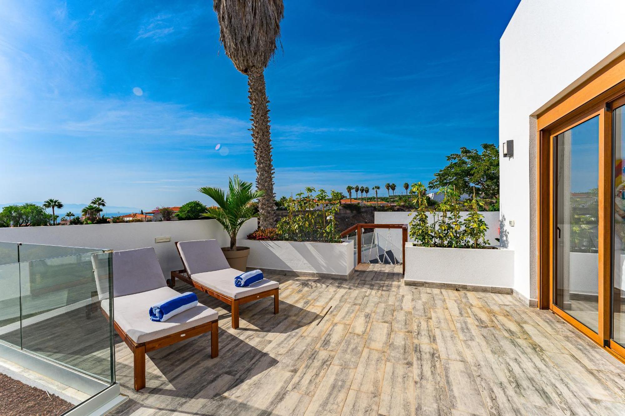 Fabulous Contemporary 5 Bedroom Villa With Private Heated Pool, Sleeps Max 13 Callao Salvaje Kültér fotó
