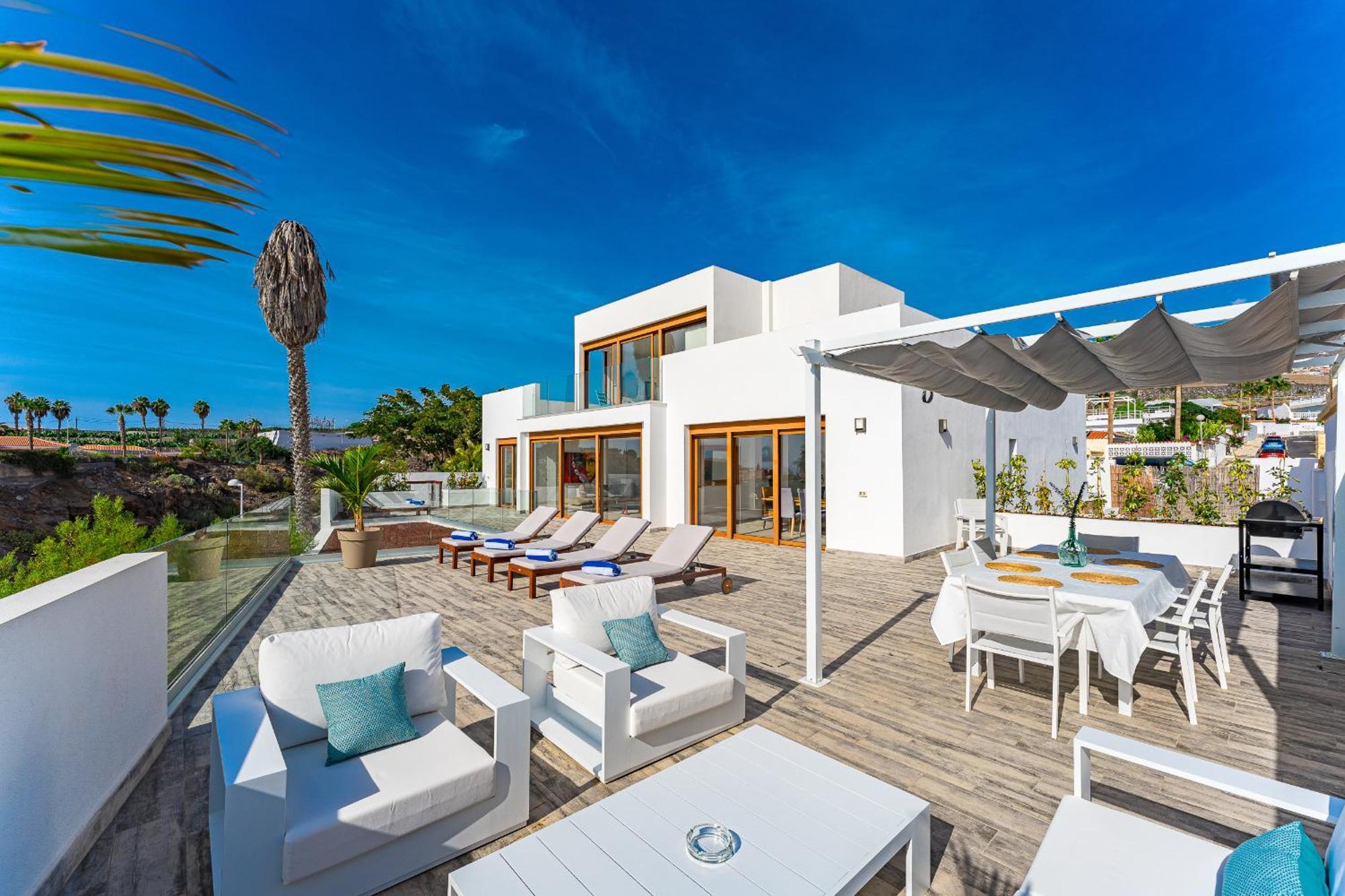 Fabulous Contemporary 5 Bedroom Villa With Private Heated Pool, Sleeps Max 13 Callao Salvaje Kültér fotó