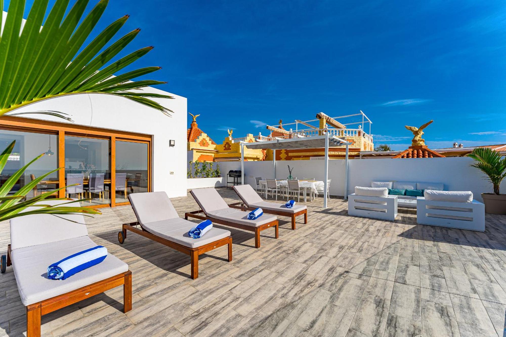 Fabulous Contemporary 5 Bedroom Villa With Private Heated Pool, Sleeps Max 13 Callao Salvaje Kültér fotó